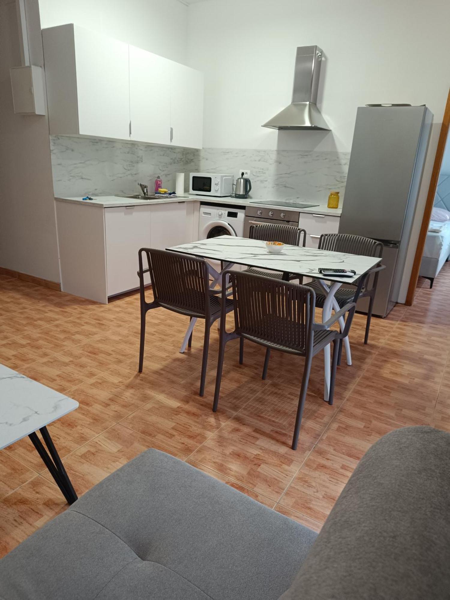 Apartmani "Radi" Baška Voda Eksteriør billede