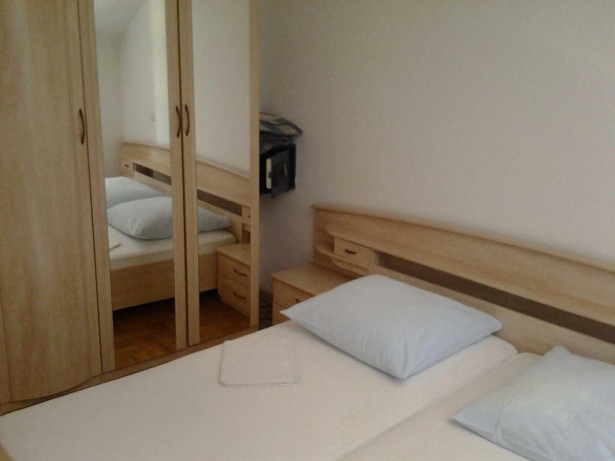 Apartmani "Radi" Baška Voda Eksteriør billede