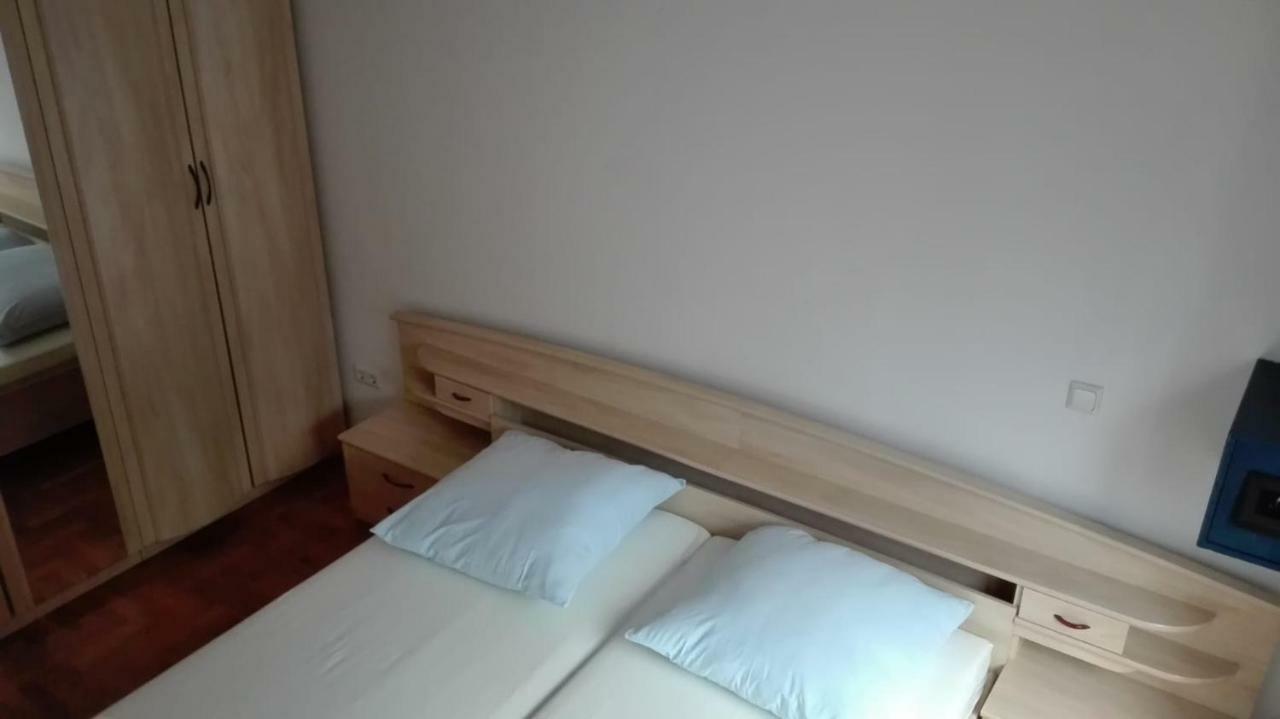 Apartmani "Radi" Baška Voda Eksteriør billede
